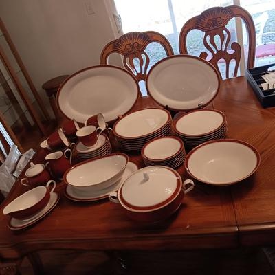 NORITAKE IVORY AND SIENNA FINE CHINA 8 PLACE SETTING