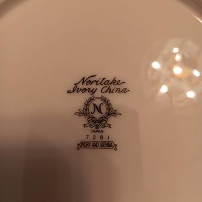NORITAKE IVORY AND SIENNA FINE CHINA 8 PLACE SETTING