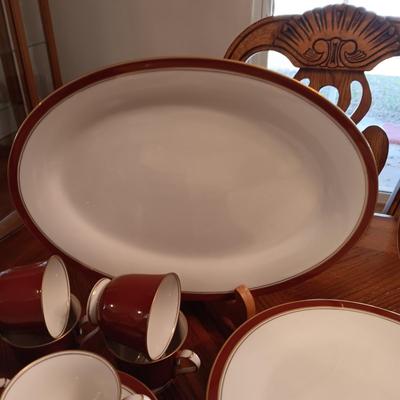 NORITAKE IVORY AND SIENNA FINE CHINA 8 PLACE SETTING