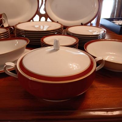 NORITAKE IVORY AND SIENNA FINE CHINA 8 PLACE SETTING