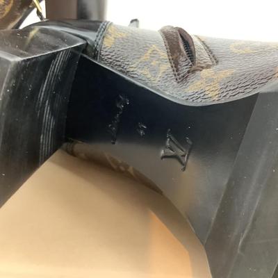 317 New with Tags Authentic Louis Vuitton Star Trail Ankle Boots Size 10