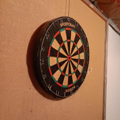 REGULATION DART BOARD WITH DARTS
