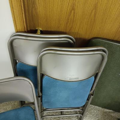 6 SAMSONITE FOLDING CHAIRS AND A CARD TABLE