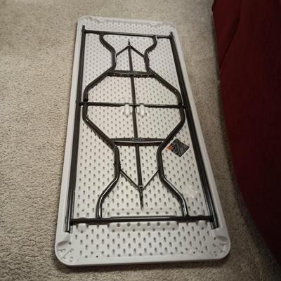 6 FOOT FOLDING TABLE