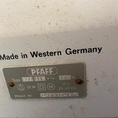 Pfaff 122 Sewing Machine