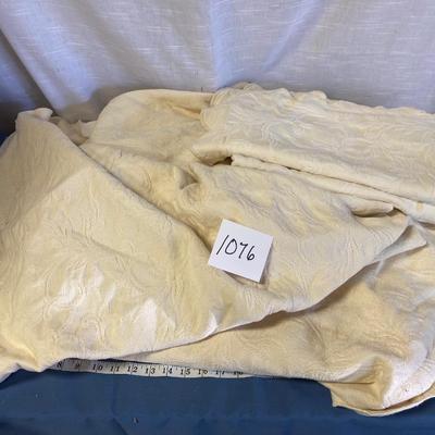 King Size Comforter and Pillow Shams
