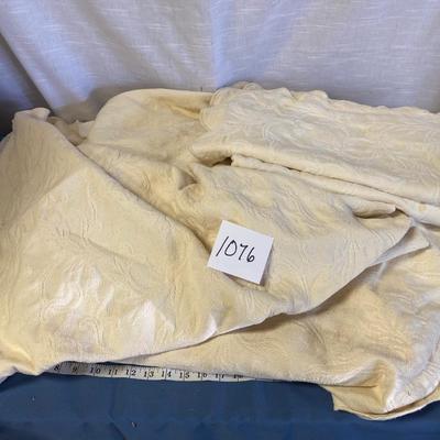 King Size Comforter and Pillow Shams