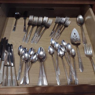WM Rogers Flatware- Approx 48 Pieces