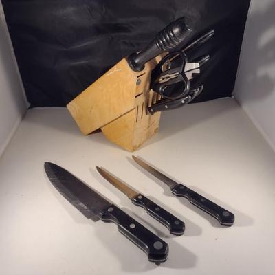 Assorted Cutlery with Wooden Block- Farberware and Chicago Cutlery