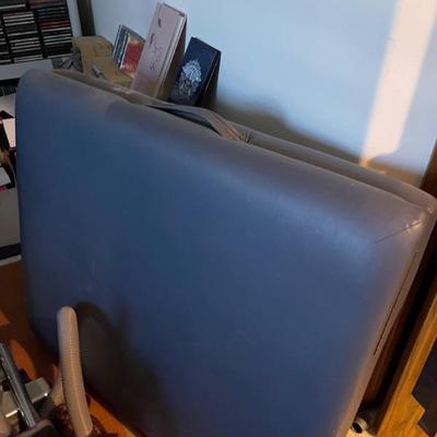 Massage table 