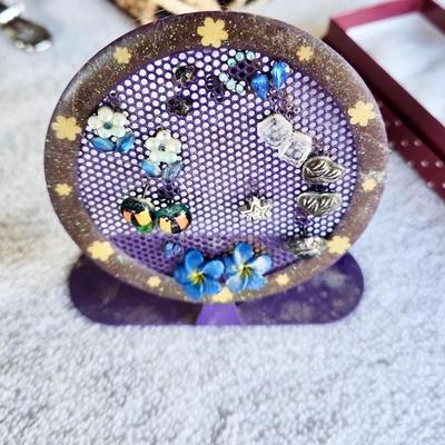 Earrings 