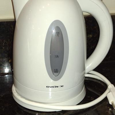 Collection of Small Appliances- Electric Kettle, Blender, Salad Shooter