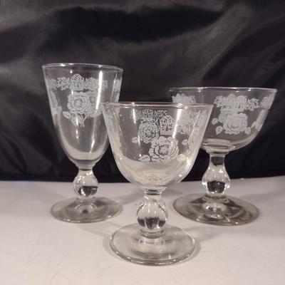 Collection of Homer Laughlin Queen Esther Glasses- 16 Pieces