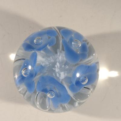 Vintage Gibson 1990 Art Glass Controlled Bubble Blue Floral Paperweight- Approx 2 3/4"