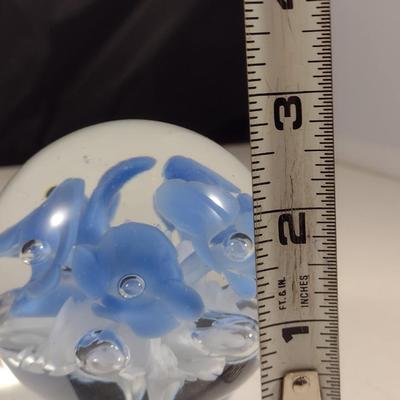 Vintage Gibson 1990 Art Glass Controlled Bubble Blue Floral Paperweight- Approx 2 3/4"