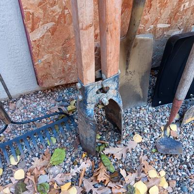 SNOW SHOVEL AND YARD TOOLS