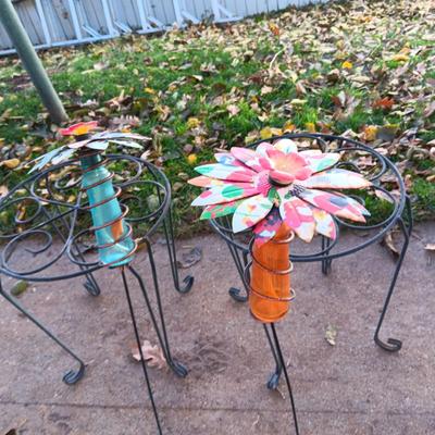 2 PLANT STANDS AND 2 GLASS BASE, TIN STAKED FLOWERS