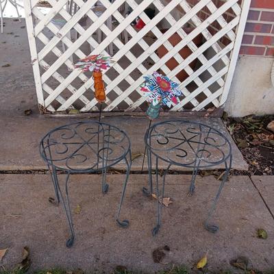 2 PLANT STANDS AND 2 GLASS BASE, TIN STAKED FLOWERS