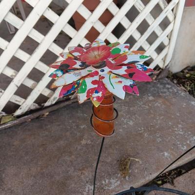 2 PLANT STANDS AND 2 GLASS BASE, TIN STAKED FLOWERS