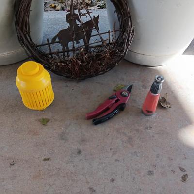 THREE 16" FLOWER POTS, BARBED WIRE COWBOY WALL HANGING AND A FROG