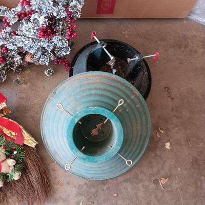 22 TREE STANDS, EVERGREEN GARLAND W/PINECONES AND A WREATH