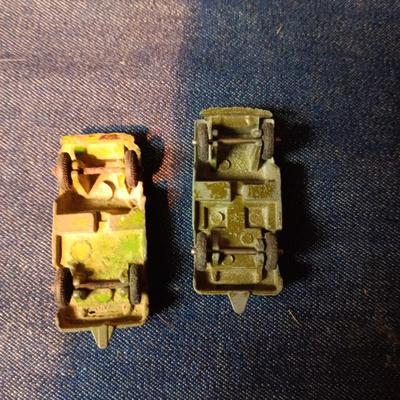 TOY GI JOE FOOT LOCKER, ARMY MEN AND METAL MILITARY VEHICLES