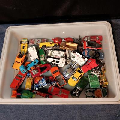 AN ASSORTMENT OF OLDER METAL TOY CARS