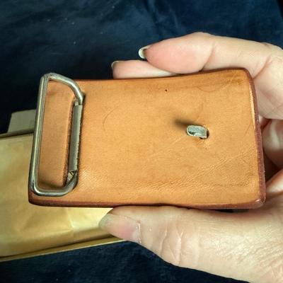 Leather belt buckle