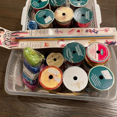 Multiple told of curing ribbon and Curlers tool