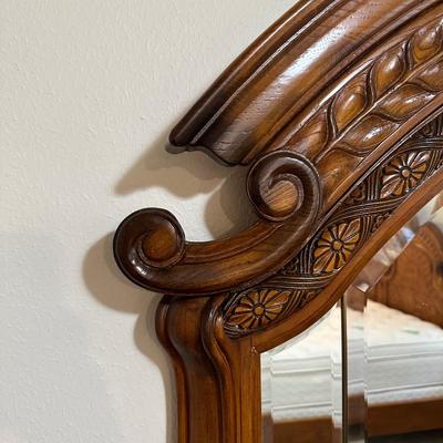 11 FELT LINED DRAWER DRESSER WITH MIRROR