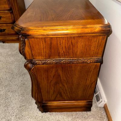 3 FELT LINED DRAWER NIGHTSTAND WITH LAMP