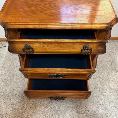 3 FELT LINED DRAWER NIGHTSTAND WITH LAMP