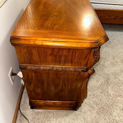 3 FELT LINED DRAWER NIGHTSTAND WITH LAMP