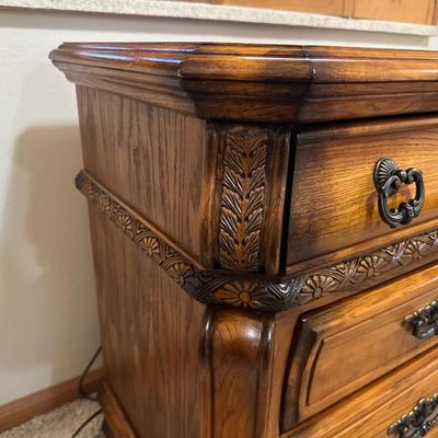 3 FELT LINED DRAWER NIGHTSTAND WITH LAMP