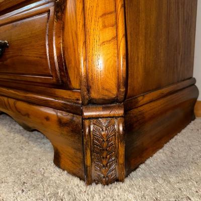 3 FELT LINED DRAWER NIGHTSTAND WITH LAMP & ALARM CLOCK