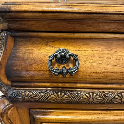3 FELT LINED DRAWER NIGHTSTAND WITH LAMP & ALARM CLOCK
