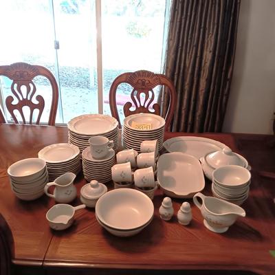 LARGE SET OF HEIRLOOM PFALTZGRAFF DINNERWARE WITH EXTRAS