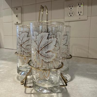 RETRO DRINKING GLASSES IN A RACK AND MATCHING PITCHER