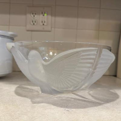 MEDIUM SIZE CROCK POT & SERVING BOWLS