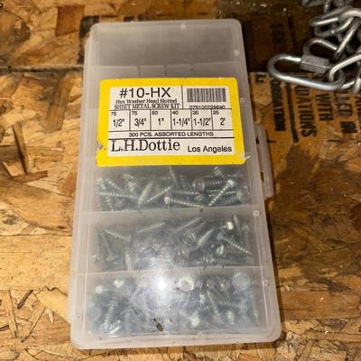 ASSORTMENT OF HARDWARE