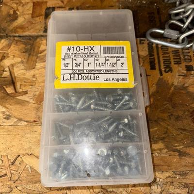 ASSORTMENT OF HARDWARE