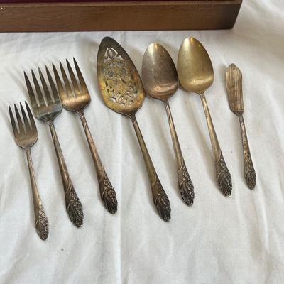 Oneida Community 'Sweet Briar' & 'Evening Star' Flatware Sets (K-RG)