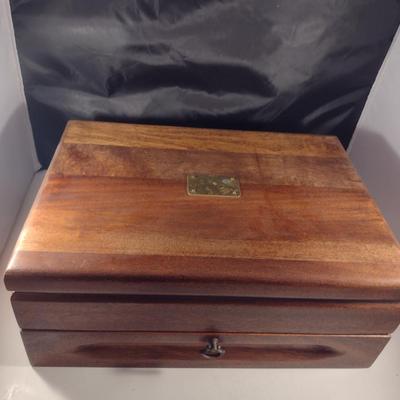 International Sterling Silver Silverware with Wooden Storage Box- Approx Weight 1,941 Grams
