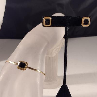 14 Karat Yellow Gold and Onyx Bracelet and Earring Set- Approx Weight 4 Grams (#5)