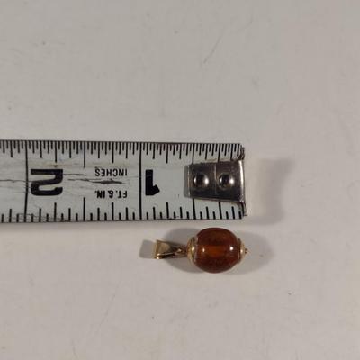 14 Karat Yellow Gold Necklace with Amber Pendant (#7)