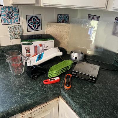 NIB Spiral Slicer Plus Scale, Mandolin, Pyrex Measure Jugs & More (K-RG)