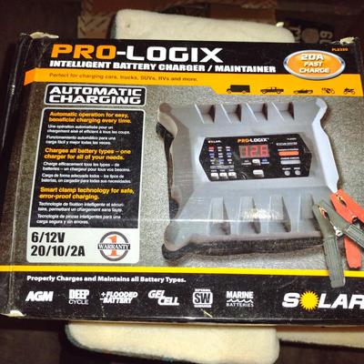 Solar Pro-Logix Battery Charger/Maintainer