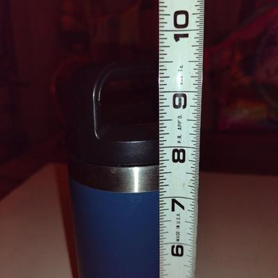 Yeti Insulated Beverage Bottle (Navy Blue)