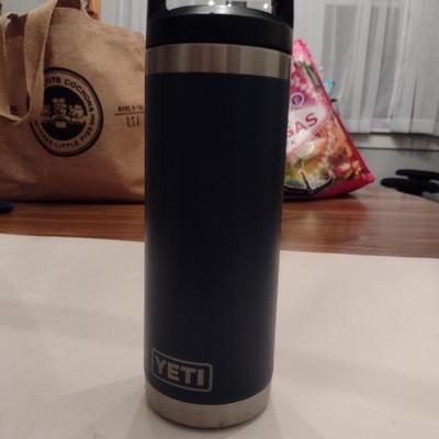Yeti Insulated Beverage Bottle (Navy Blue)