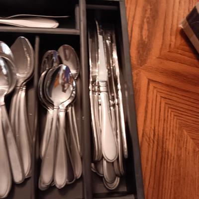 12 PLACE SETTING OF CAMBRIDGE STAINLESS STEEL FLATWARE